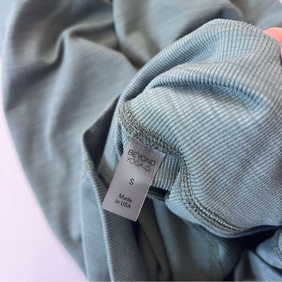 Beyond Yoga Ribbed Green High Rise Legging Small - Picture 9 of 9